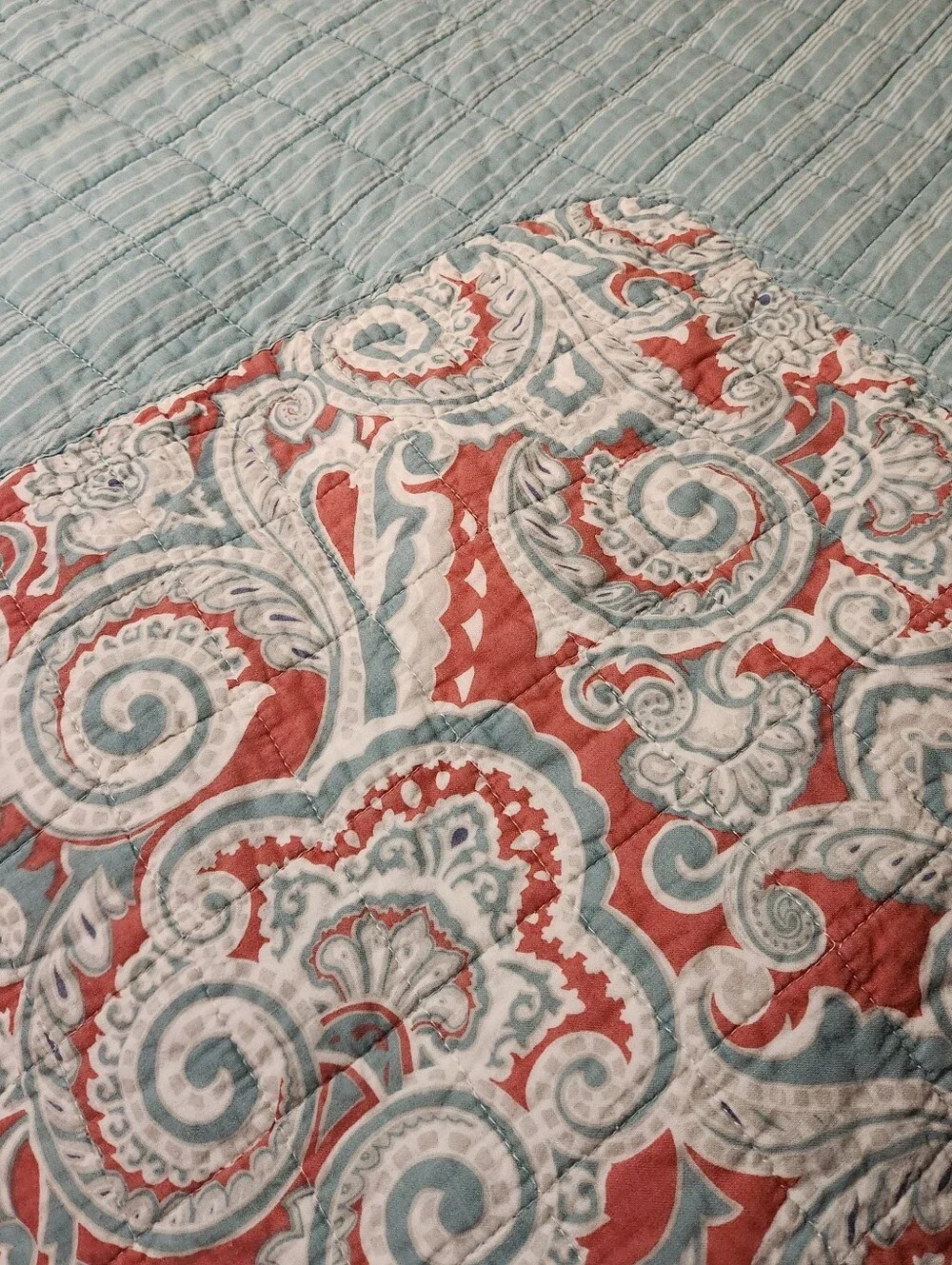 Beautiful Paisley Print Queen Size Quilt